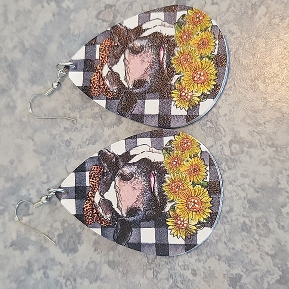 #D 🐄 Cow Faux Leather Earrings 🐮🐮🐄 - Picture 3 of 3